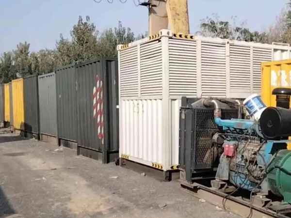 乌马河200KW柴油发电机机组每小时油耗是多少？